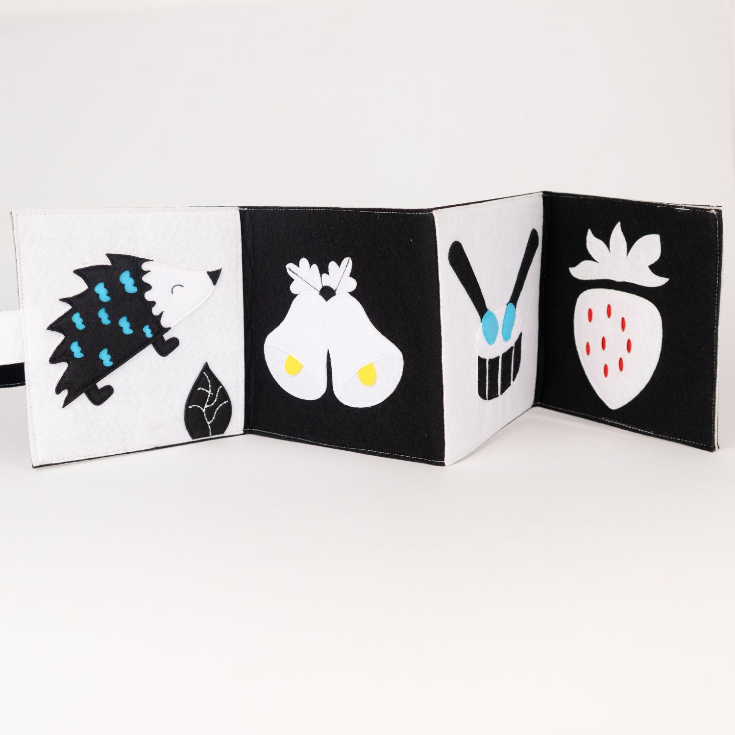 Black and White "High Contrasts" booklet